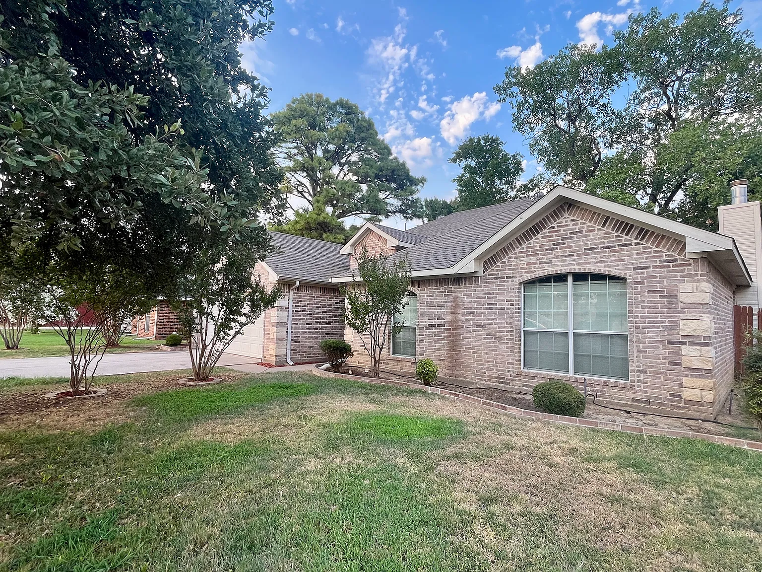 4 bed, 1954 sqft, $2,695 — Photo 3