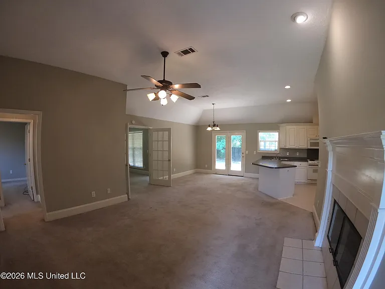 124 Hunters Row — Photo 17