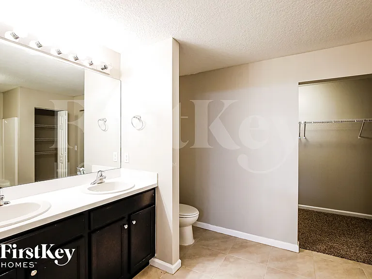 931 SE Thornhill Dr — Photo 9