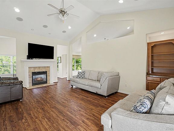 5th image of 4395 Cross Creek Blvd