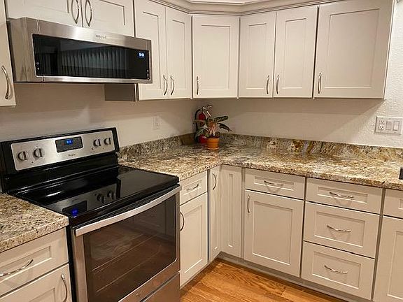 2nd image of 2424 Williamsburg Ct