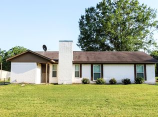 304 Meadows Ln, Redwater, TX 75567