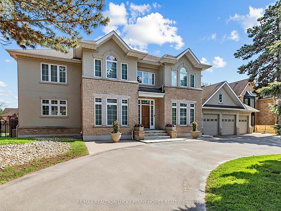 2nd image of 63 Pomander Rd