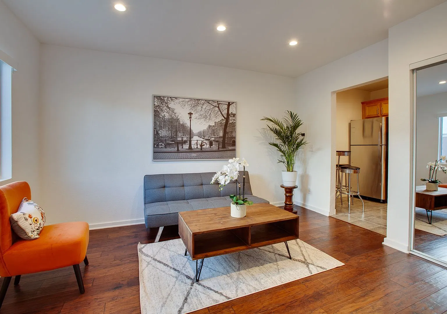 Renovated Bungalow in Prime Highland Park — Photo 1