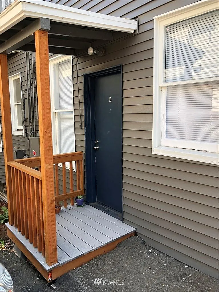 Studio, 350 sqft, $750 — Photo 3