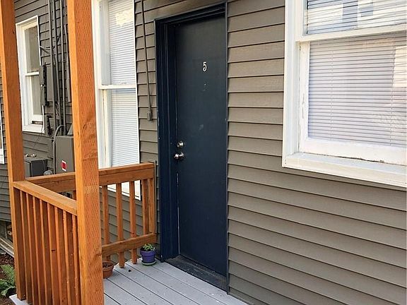 4th image of 5033 Brooklyn Ave NE APT 12