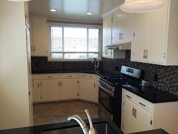 4th image of 132 Rockwood Dr