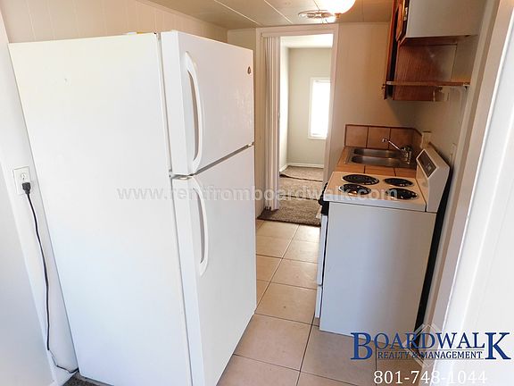 4th image of 136 E Main St APT 2