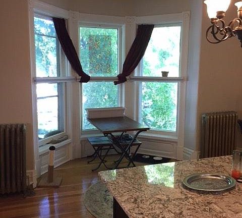 bay windows in dining room
