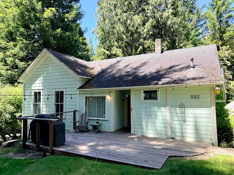 Southeast facing front door with deck and bbq