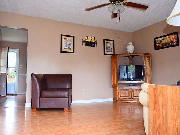 5th image of 440 Sandalwood Dr