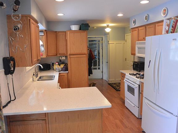3rd image of 8072 Belaire Dr