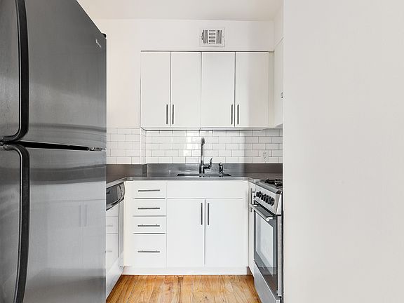 3rd image of 60 W 14th St APT 8A