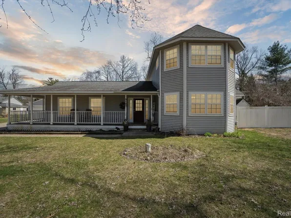 3121 Mandrake St, Commerce Township, MI 48382