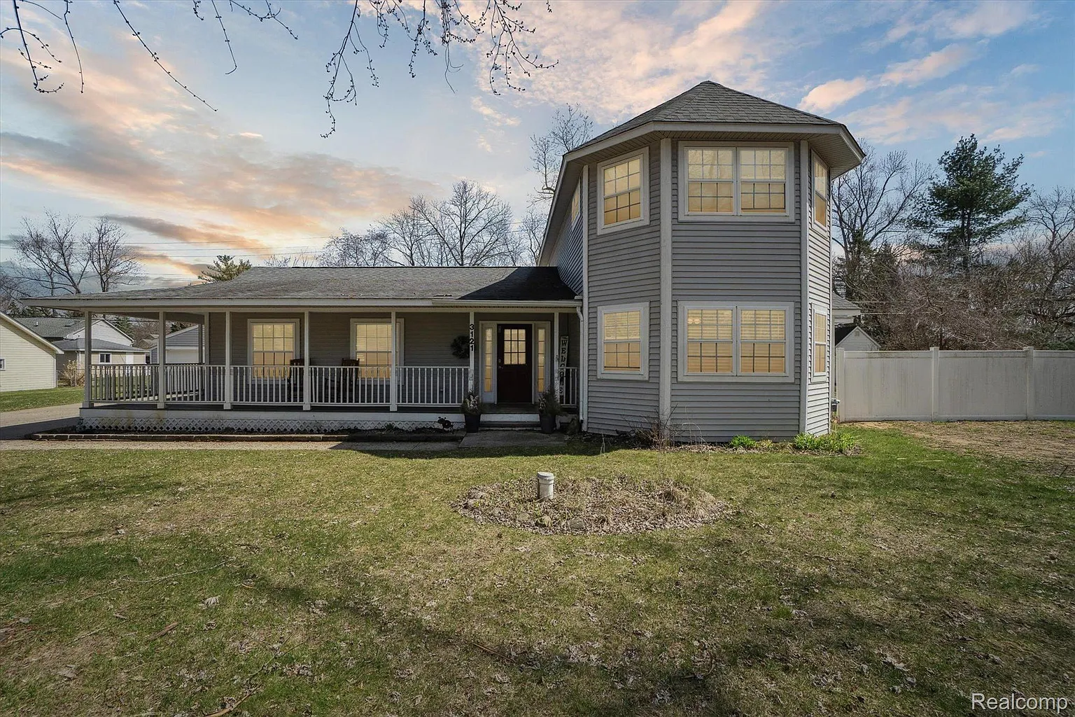 3121 Mandrake St photo 1
