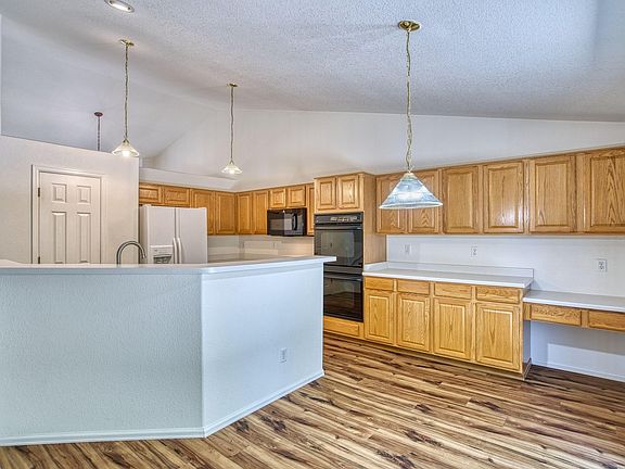 4th image of 620 Bellingham Pl