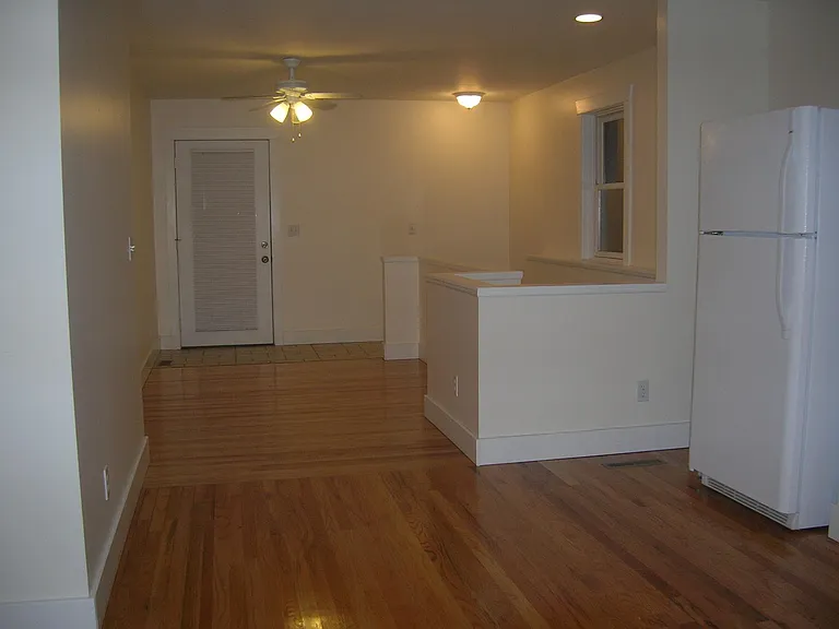 1028 Bross St — Photo 10
