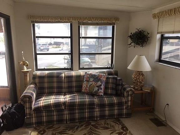 3rd image of 1268 Nettles Blvd
