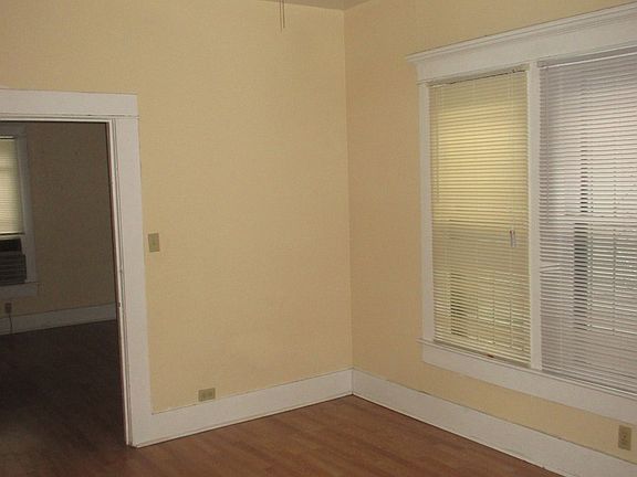 5th image of 1019 W Poplar St