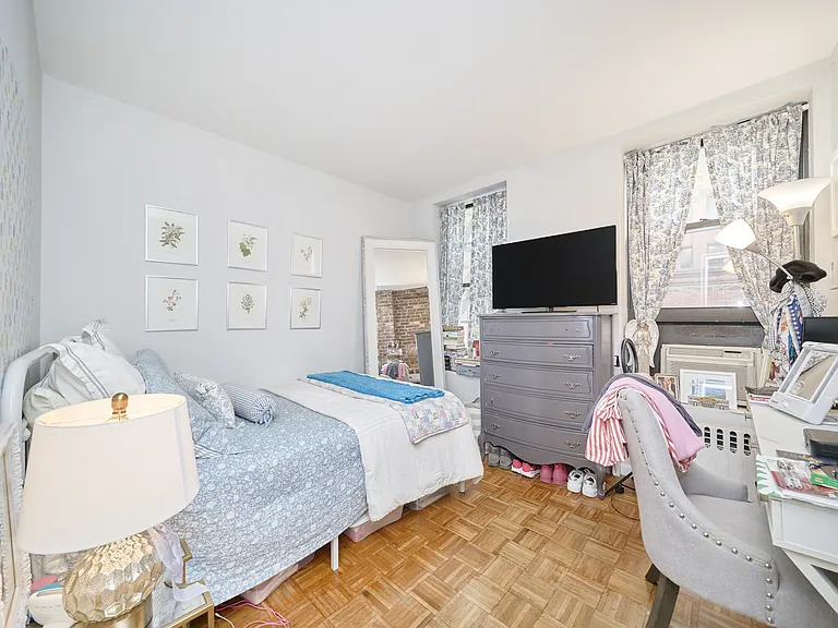 335 W 43rd St #2B — Photo 4