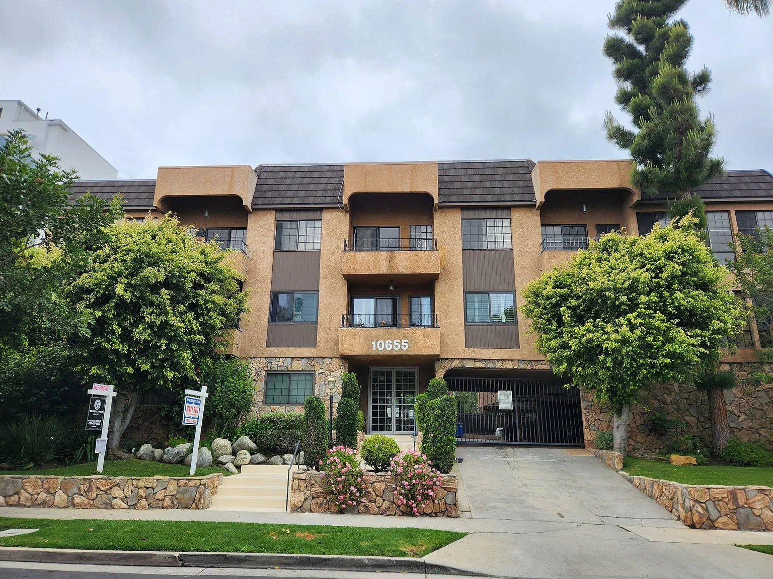 1 bed, 733 sqft, $2,695 — Photo 1