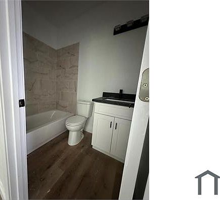 4th image of 1005 Lynn St #A
