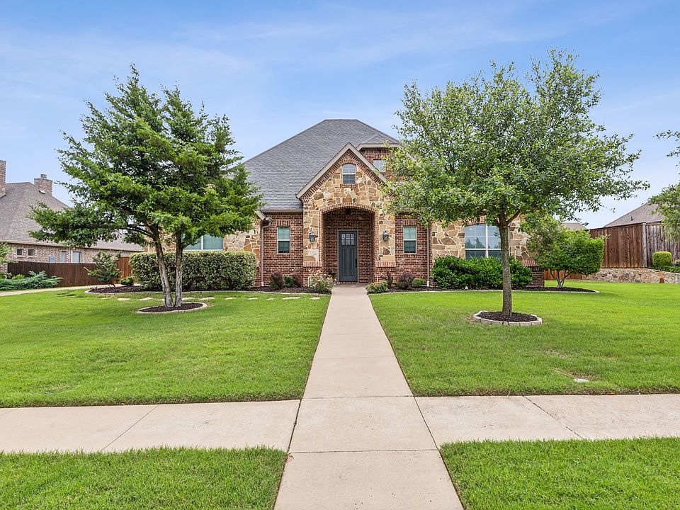 1st image of 115 Claremont Dr