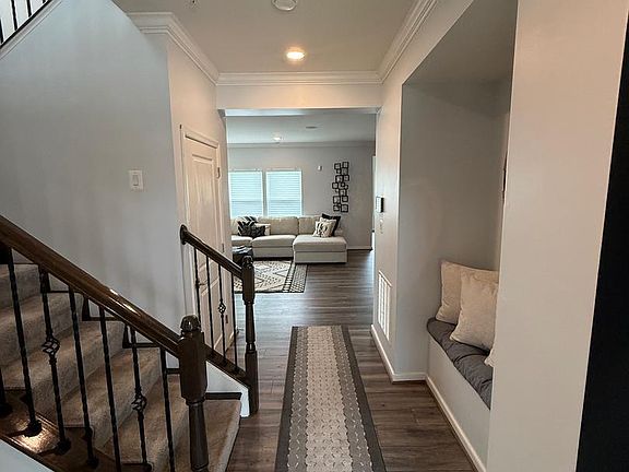 4th image of 9831 Rhine Ct