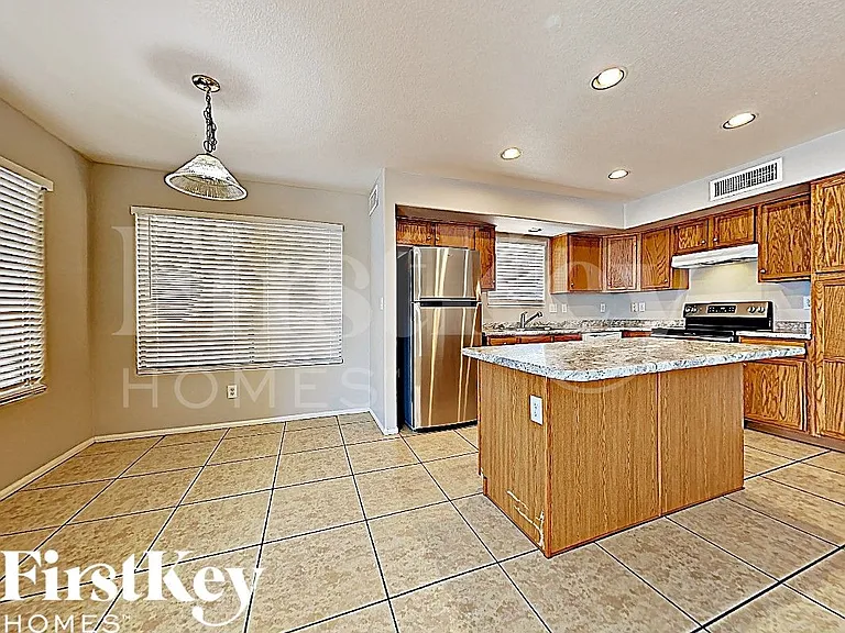12405 W Montebello Ave — Photo 5