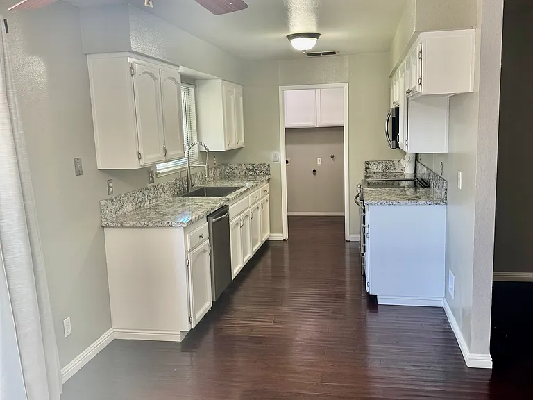 1607 Ashlan Ave — Photo 5