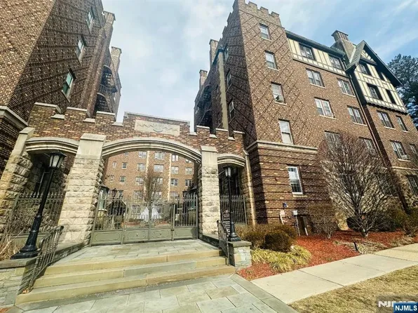 275 Engle St, Englewood, NJ 07631