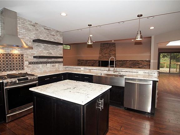 3rd image of 953 Meloy Rd