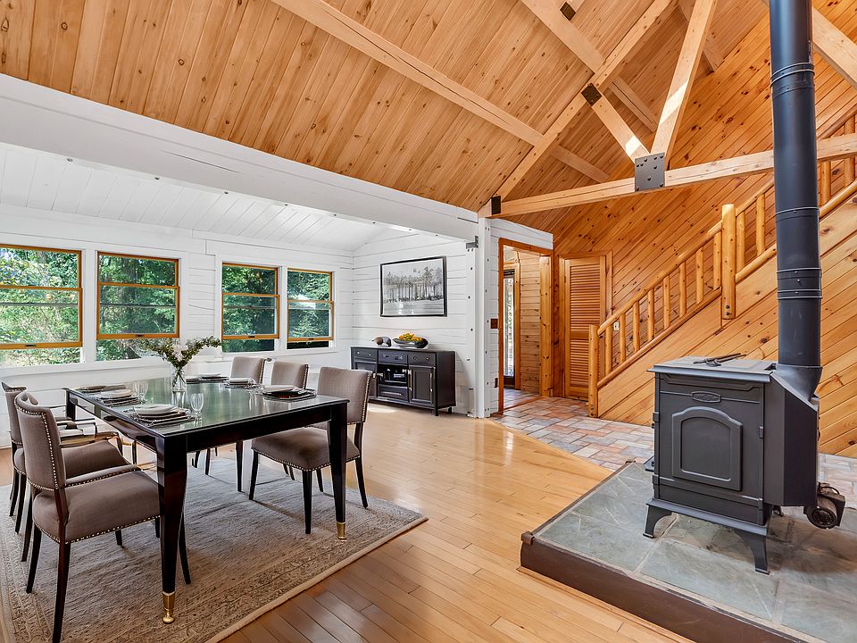 2nd image of 8 Castle Ct