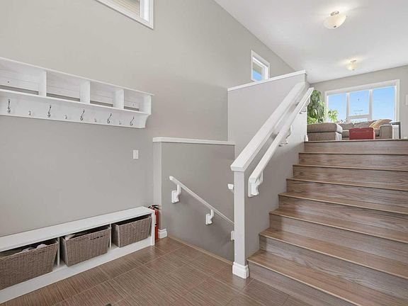 2nd image of 95 Thompson Cres