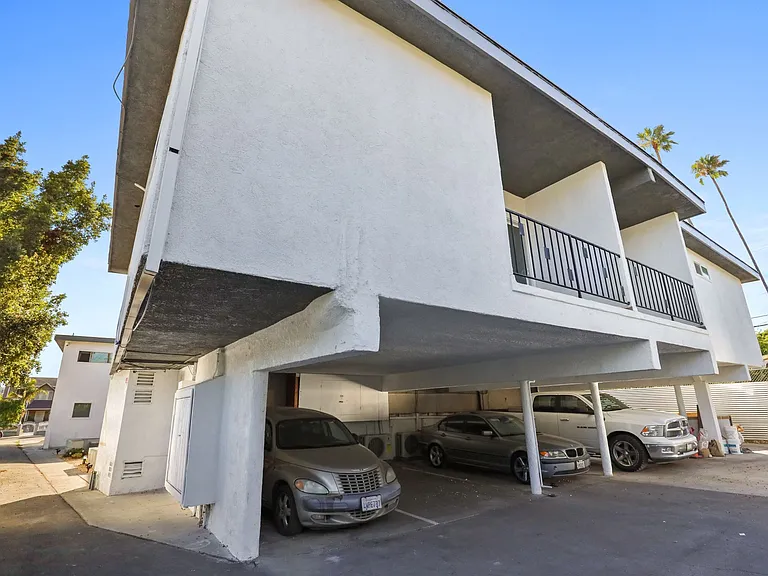 2561 W Avenue 30 — Photo 9