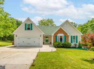 1426 Wyntercreek Dr, Hoschton, GA 30548