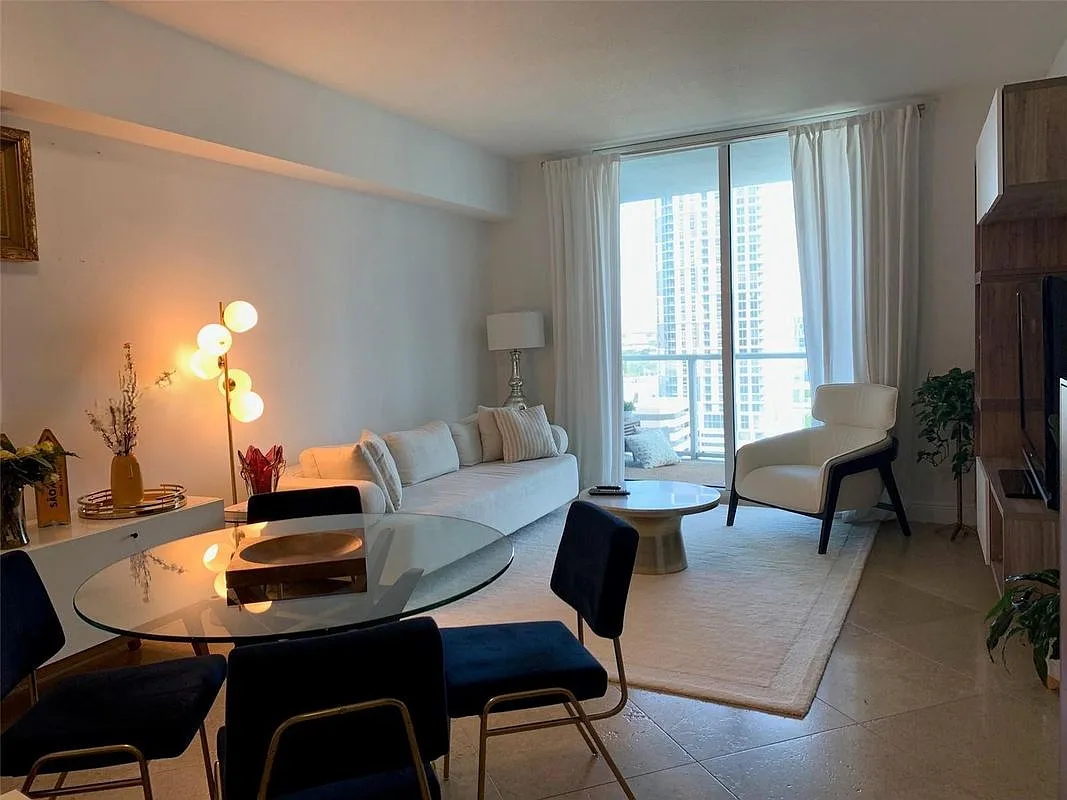 2 bed, 2.5 bath, 1290 sqft, $3,600 — Photo 1