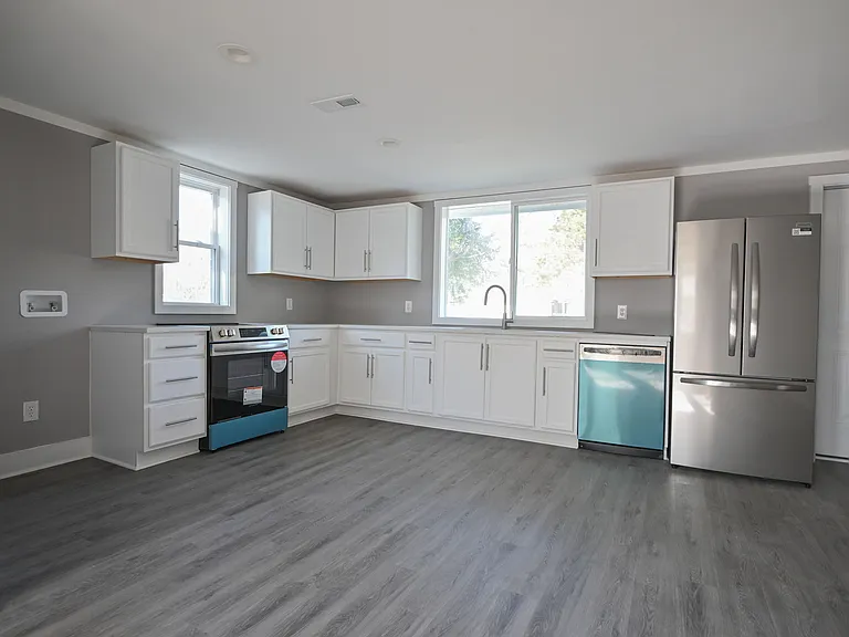 460 Bay St — Photo 1