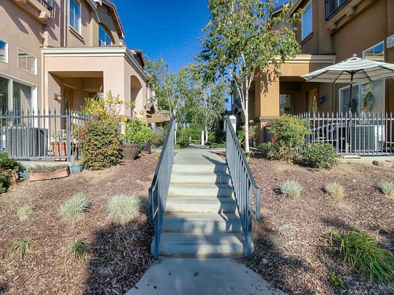 2nd image of 3242 Lago De Como Pl