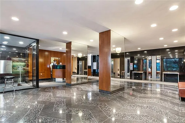 Sold by Douglas Elliman | media 21