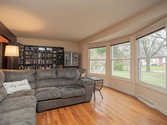 4th image of 4021 Canterbury Ave
