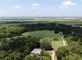 11192 Watts Ln, Hearne, TX 77859