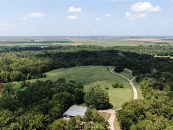 11192 Watts Ln, Hearne, TX 77859