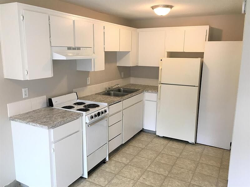 1st image of 221 SE 12th Ave APT 17