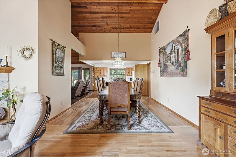 4th image of 3011 Birch Road