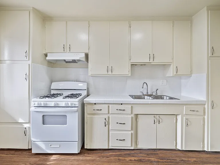 1135 Wilmington Blvd — Photo 12