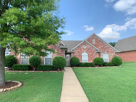 2nd image of 660 Northwood Hills Dr