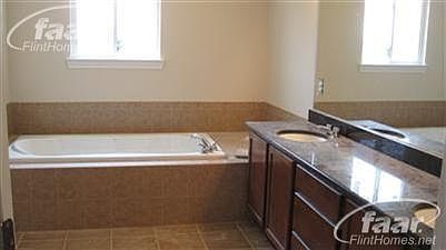 5th image of 8119 Peninsula Cir