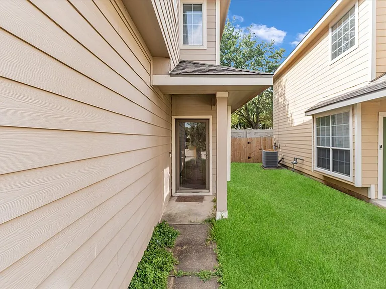 16007 Sandy Path Ln — Photo 8