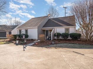 4202 Sunburst Dr, High Point, NC 27265